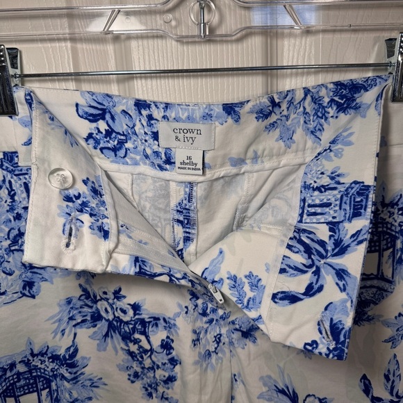 NWT Blue and White Shelby Crown and Ivy Shorts - Picture 11 of 12